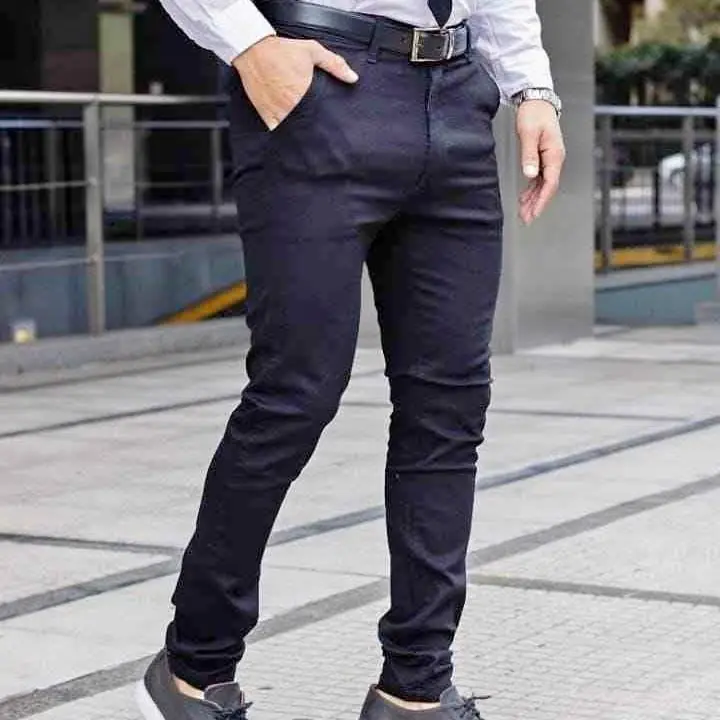 Pantalón corte chino negro