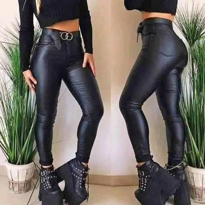 Pantalón chupín engomado