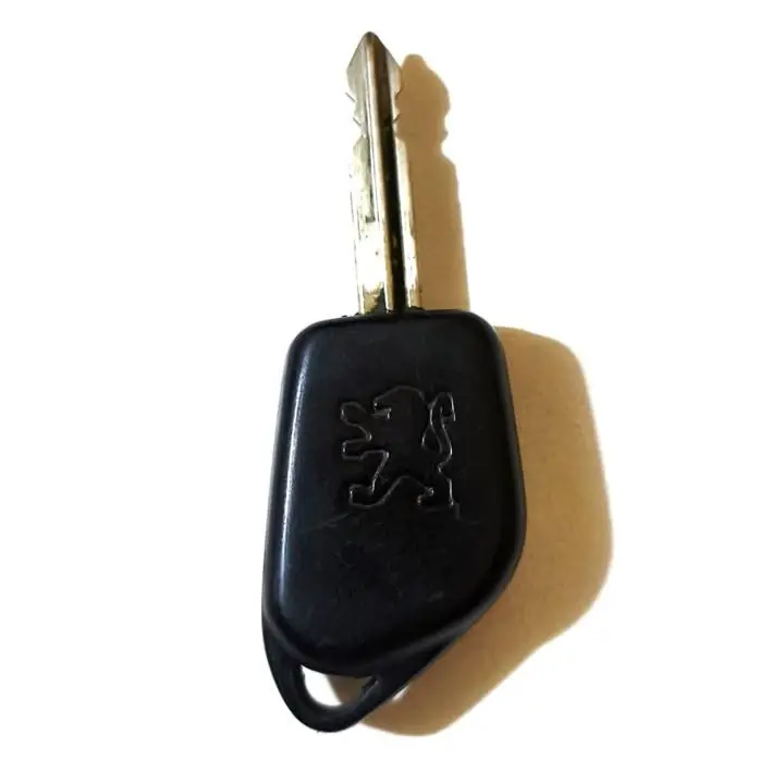 Carcasa Llave Lisa Peugeot 206 Partner 106 Boxer Repuesto usada