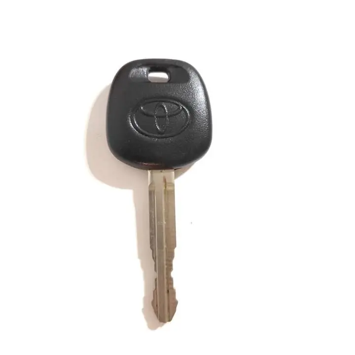 Carcasa Llave Toyota Lisa para Decoracion Proyecto Corolla usado