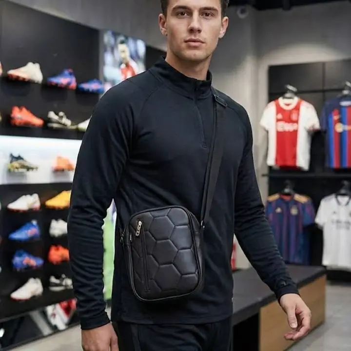 Bolso Mini Bandolera Futbol Gajos de Pelota Cuero Portacelu Negro Rayas Plastico nuevo