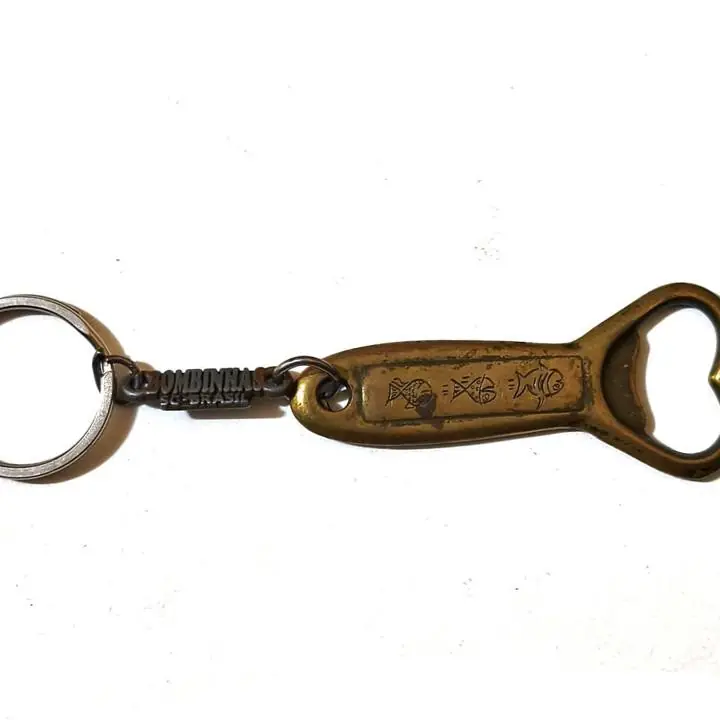 Llavero Destapador Recuerdo de Bombinhas Brasil 10cms Viaje Bronce usado