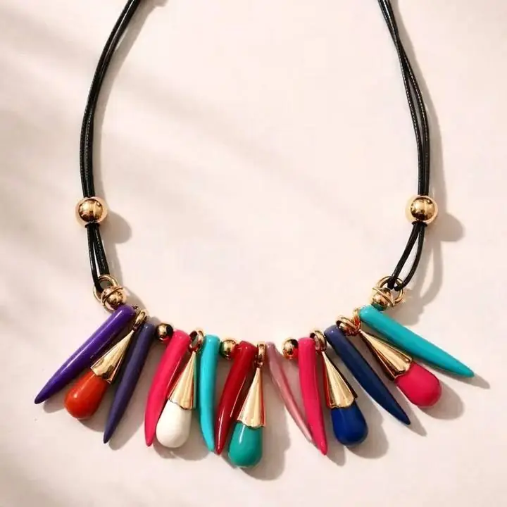 Collar de Fantasia Colmillos Multicolor Y Piedras Mujer Moda