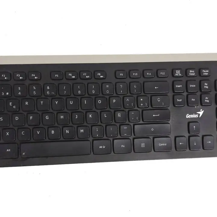 Teclado Inalambrico Genius Slimstar 8008 K para Repuestos O Reparar ideal tecnicos