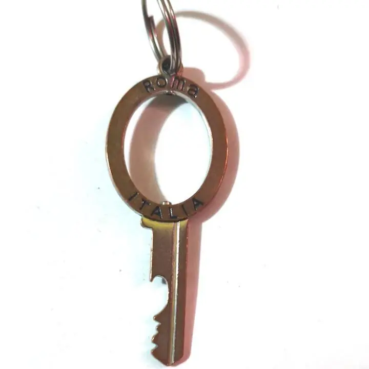 Llavero Recuerdo de Roma Italia Llave Destapador Metal Key Plateado usado