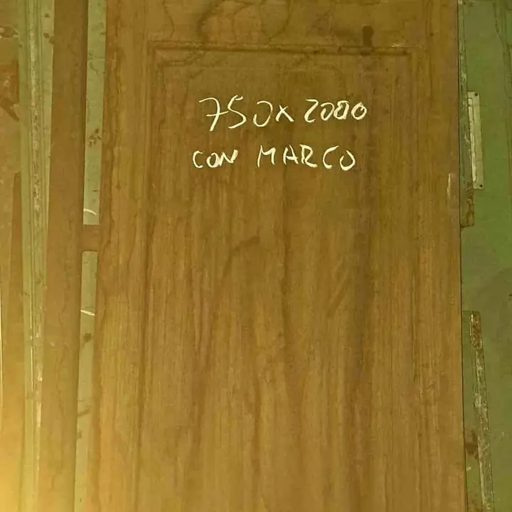 Puerta exterior de madera