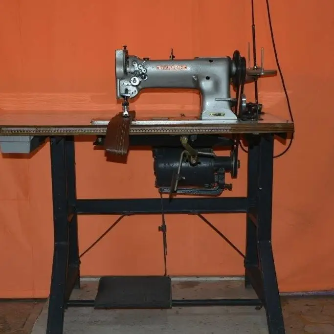Maquina triple arrastre doble aguja