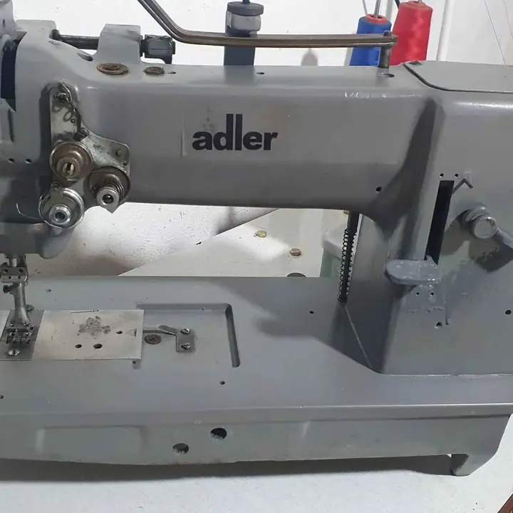 Cabezal Triple arrastre doble aguja Adler
