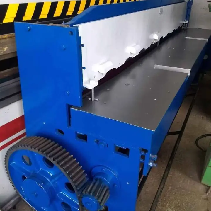Guillotina de chapa DUUB de 2500 x 2 mm sin motor ni cuchillas