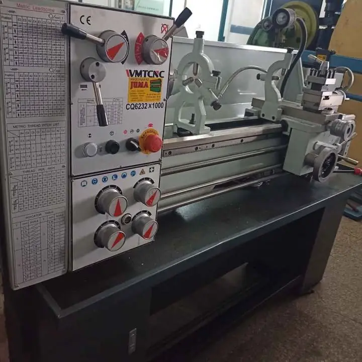Torno paralelo NUEVO de 1000 mm x 360 mm con reglas digitales
