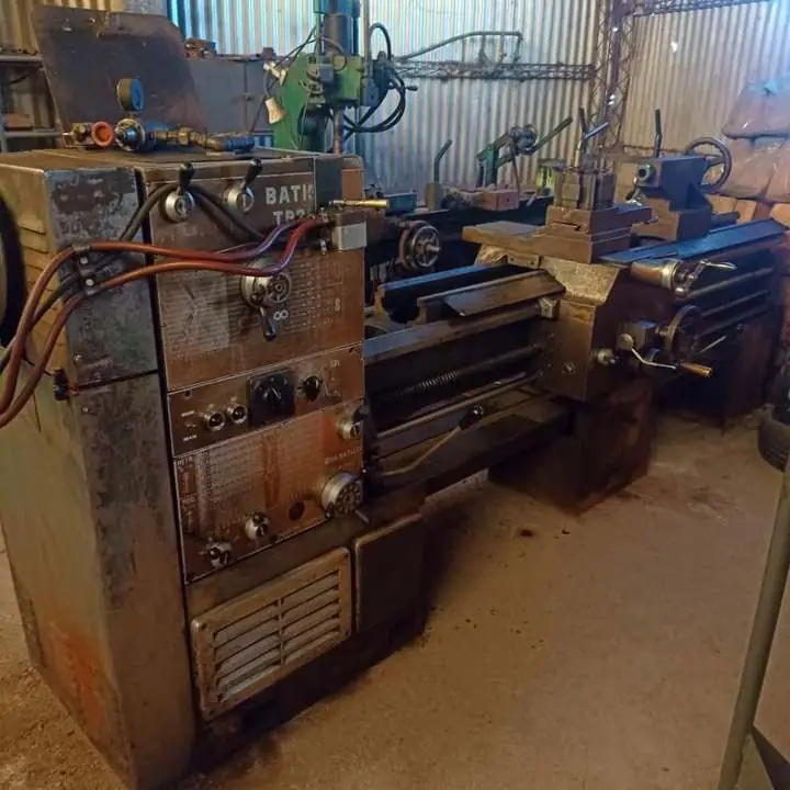Torno paralelo batisti tp 250 de 2200 mm