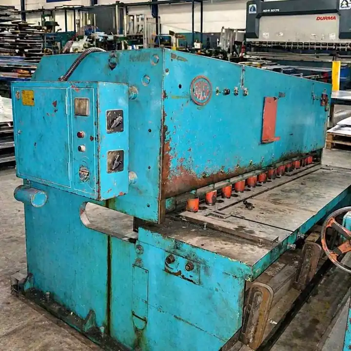 Guillotina de chapa DAISA de 2500 mm x 4 mm JUMA Maquinarias