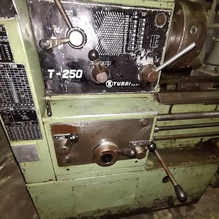Torno paralelo TURRI T-250 de 1500 mm JUMA Maquinarias