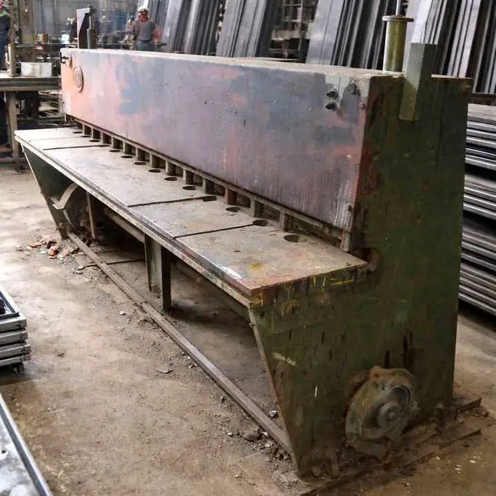 Guillotina de chapa DAISA de 2500 mm x 3 mm JUMA Maquinarias