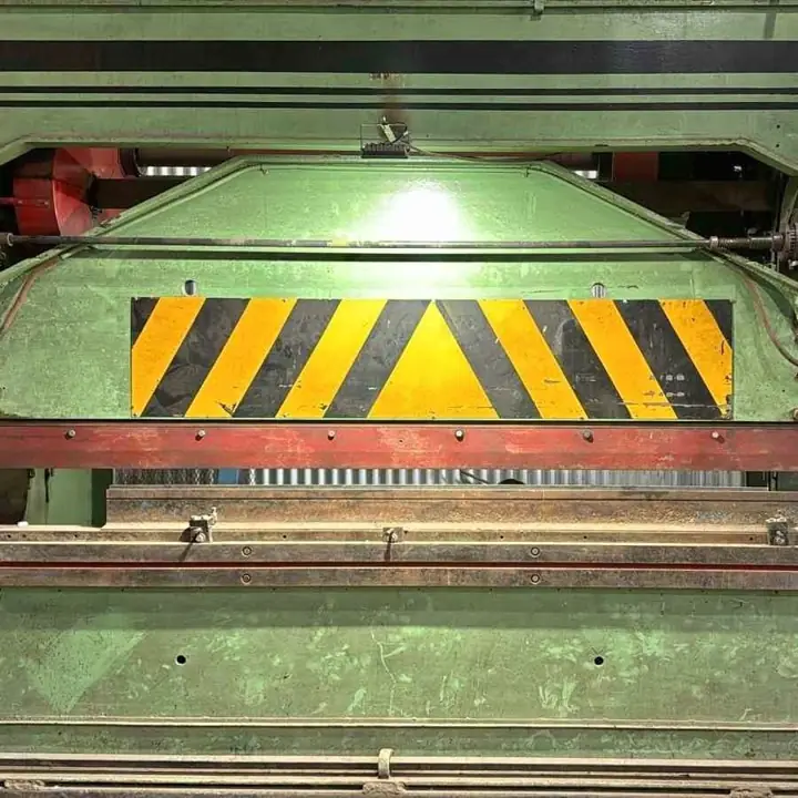 Plegadora de chapa de 3000 mm x 70 tn JUMA Maquinarias