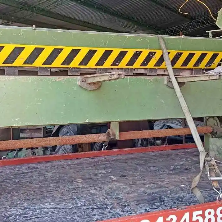 Guillotina de chapa de 2500 mm x 3 mm JUMA Maquinarias