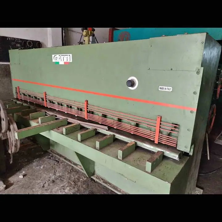 Guillotina hidráulica de chapa de 3100 mm x 4 mm sin funcionar