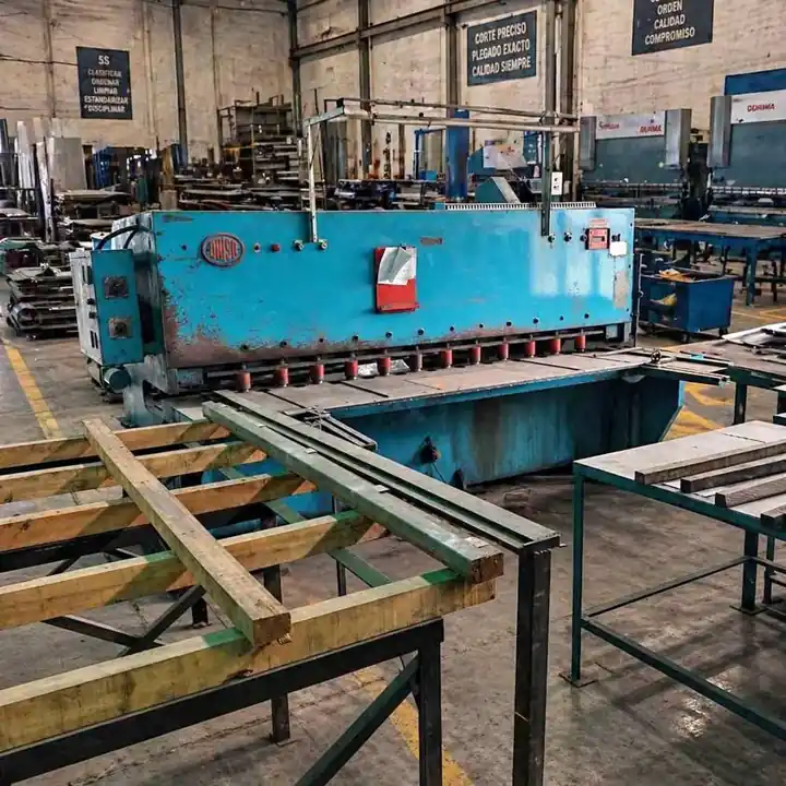 Guillotina de chapa DAISA de 2500 mm x 4 mm