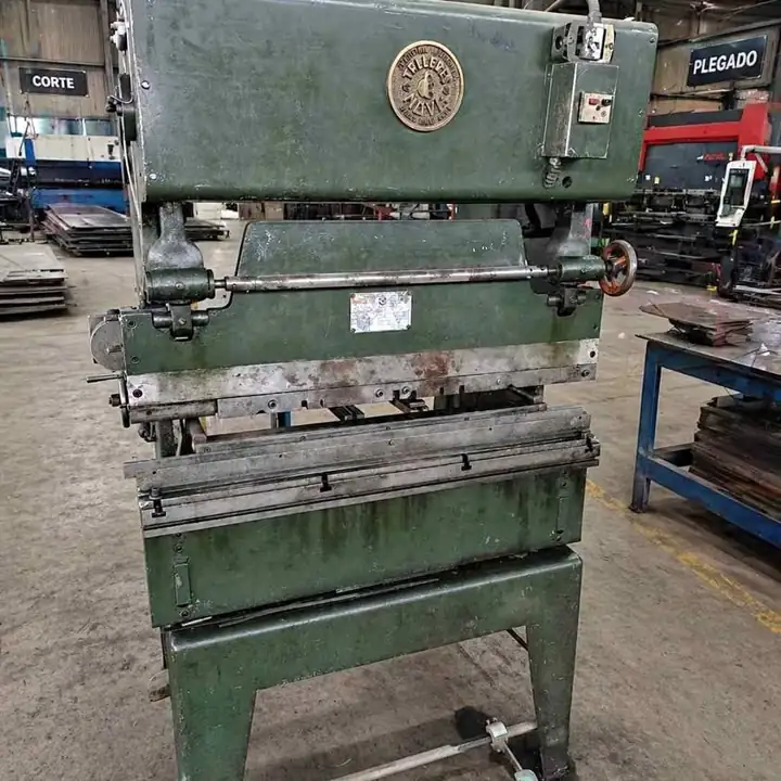 Plegadora de chapa NOVA de 1000 mm x 25 tn