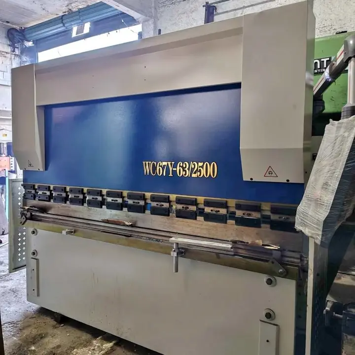 Plegadora hidráulica de chapa cnc de 2500 mm x 63 tn JUMA Maquinarias