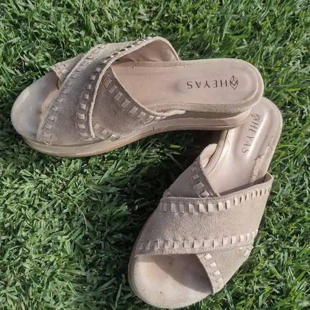 Sandalia Beige Heyas