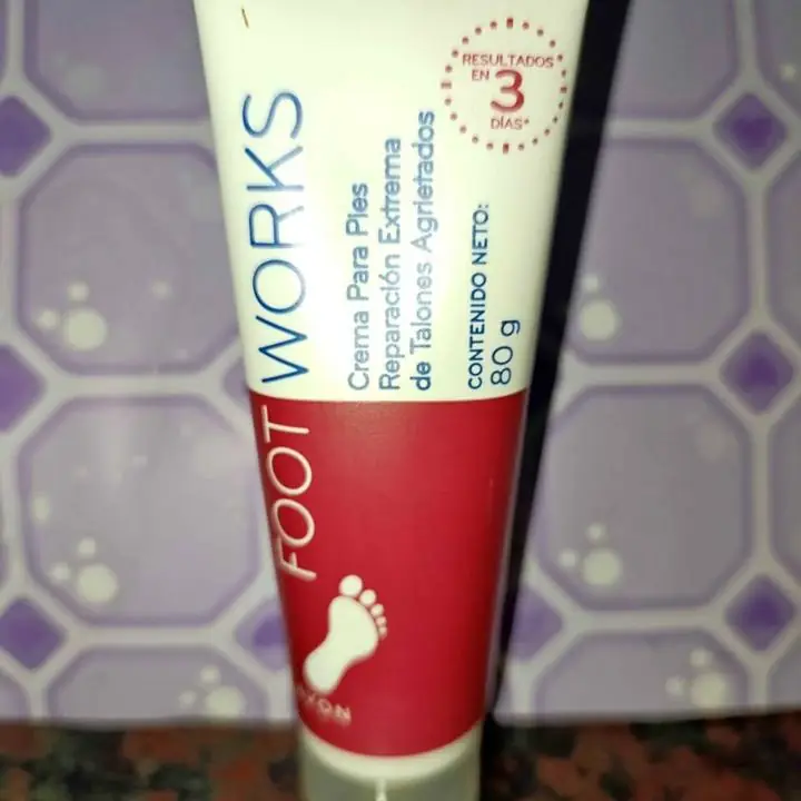 Crema para pies talones agrietados Avon vto 7/26