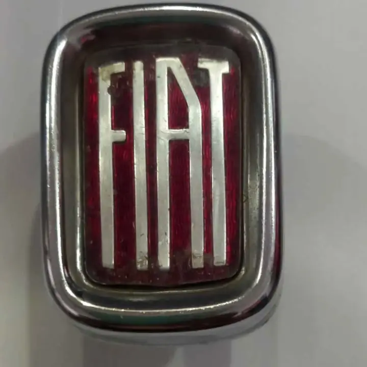 Fiat 1500 insignia frente de parrilla