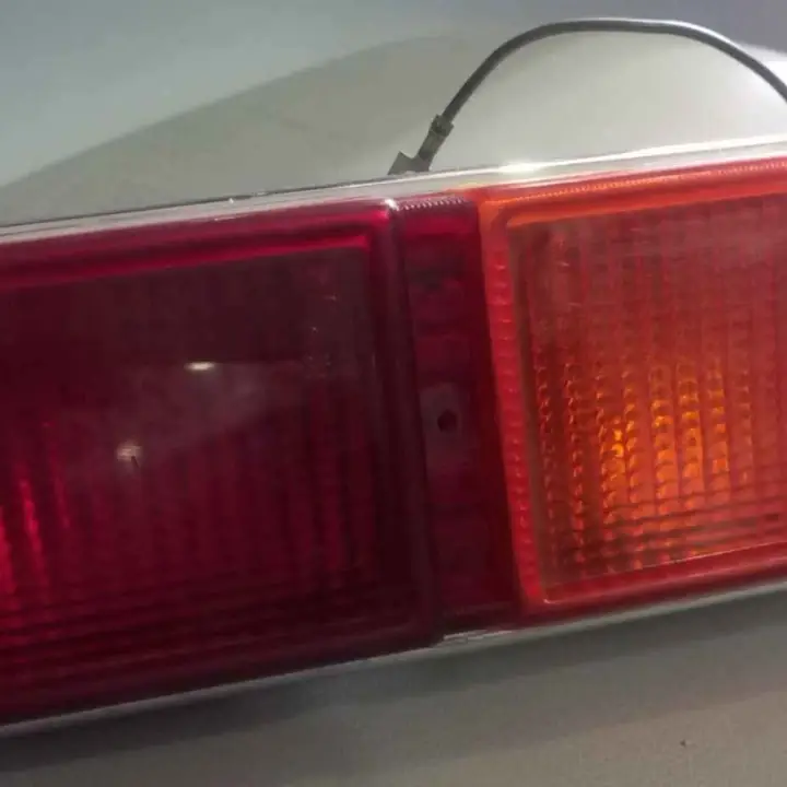 Fiat 128 faro trasero italiano lado derecho
