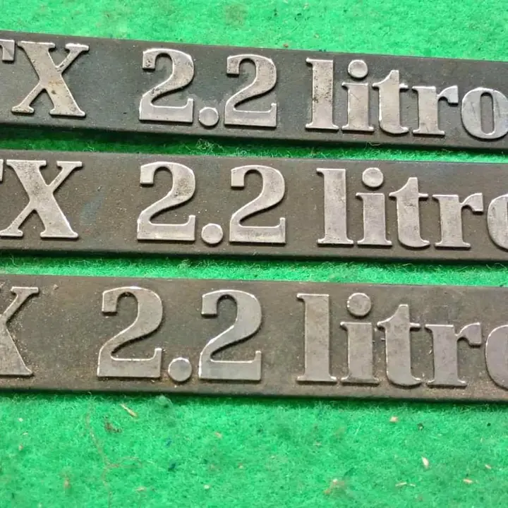 Renault insignias plásticas originales x unidad