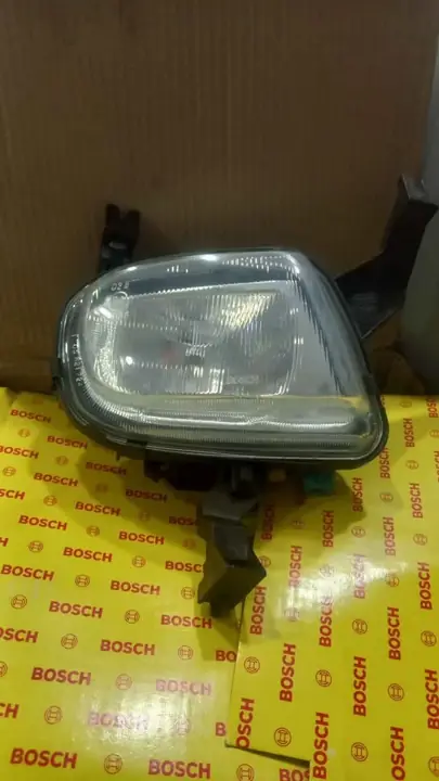 Peugeot faro auxiliar derecho