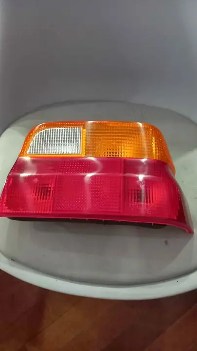 Ford Escort 94 -96 faro trasero derecho original nuevo