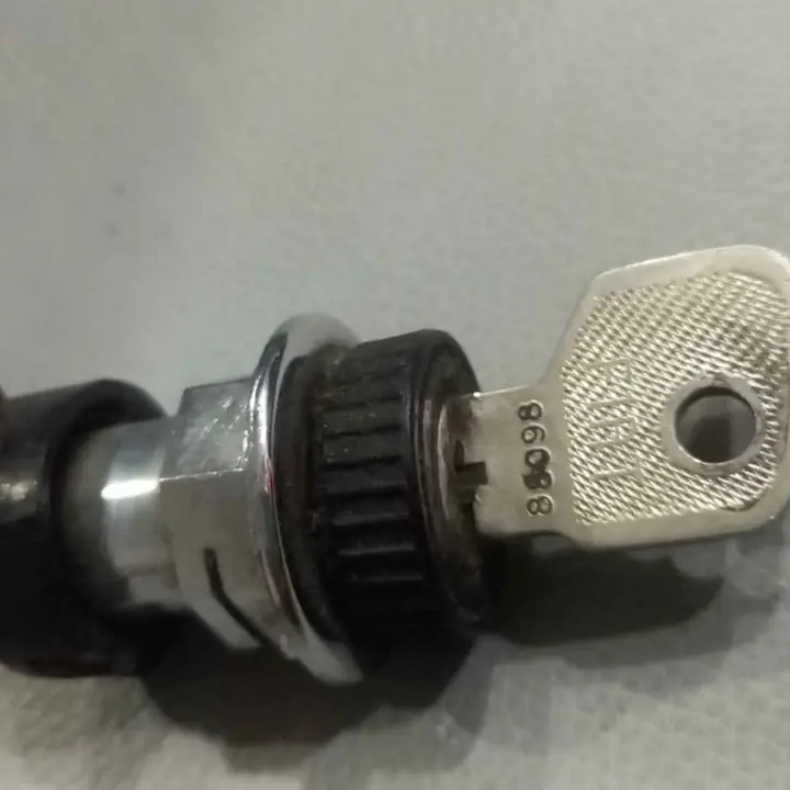 Fiat 125 cerradura guantera neiman