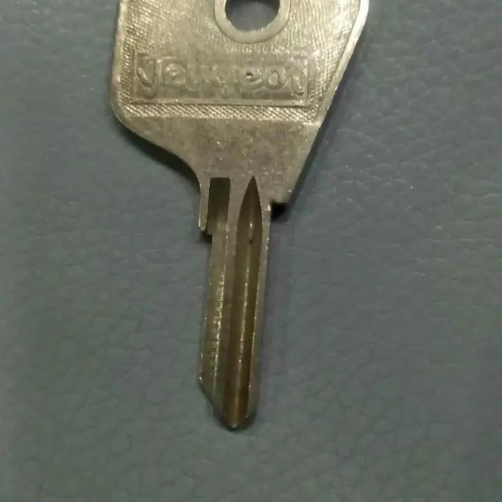 Peugeot 404 504 llave virgen Linares