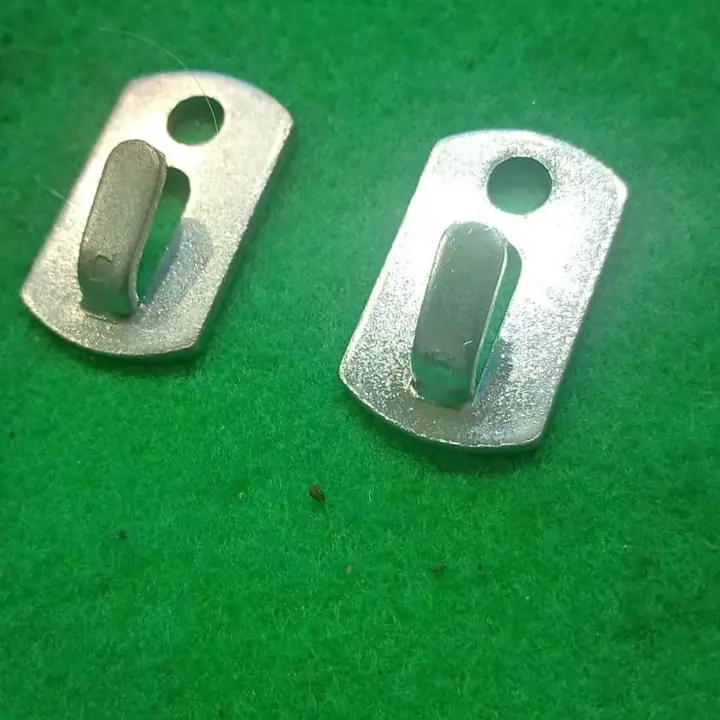 Soportes metálicos para sujetar bolsa líquido limpiaparabrisas