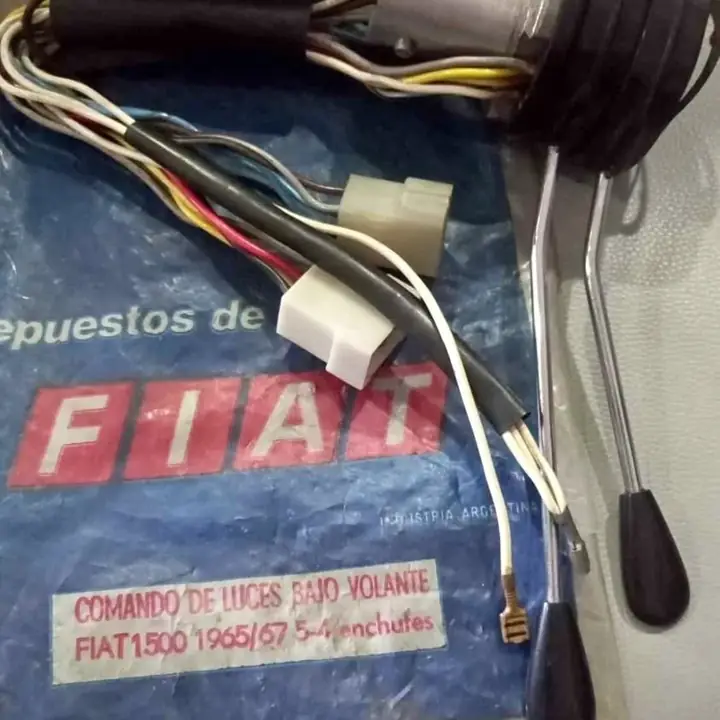 Fiat 1500 coupe llave palanca luces original