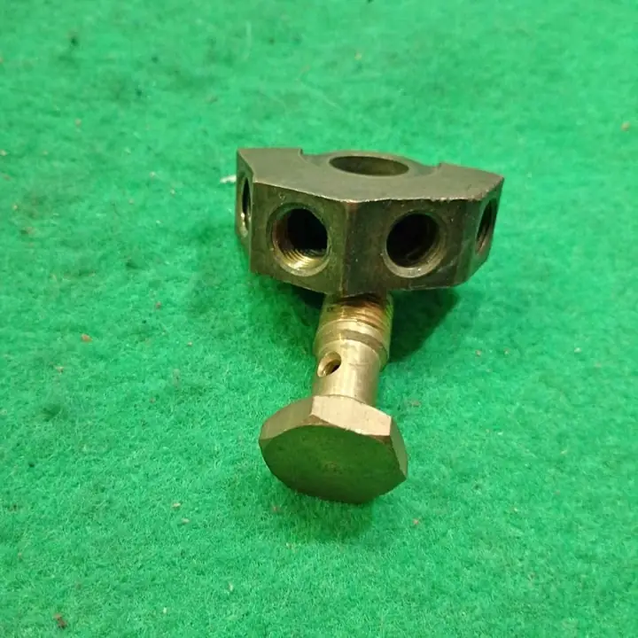 Fiat 600 D conector bomba freno 4 salidas