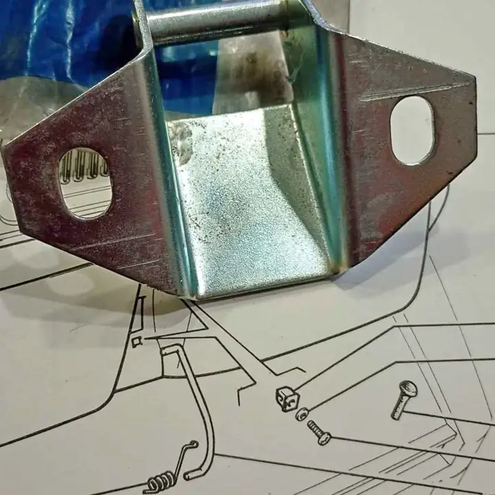 Fiat 133 reten cerradura tapa de motor