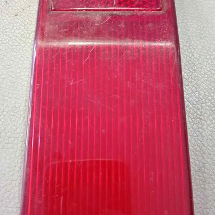 Fiat 1600 berlina y coupé acrílico rojo marca FAT