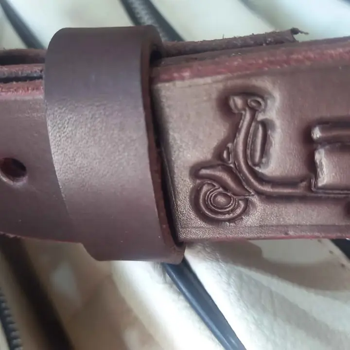 Vespa Scooter cinturon hombre cuero