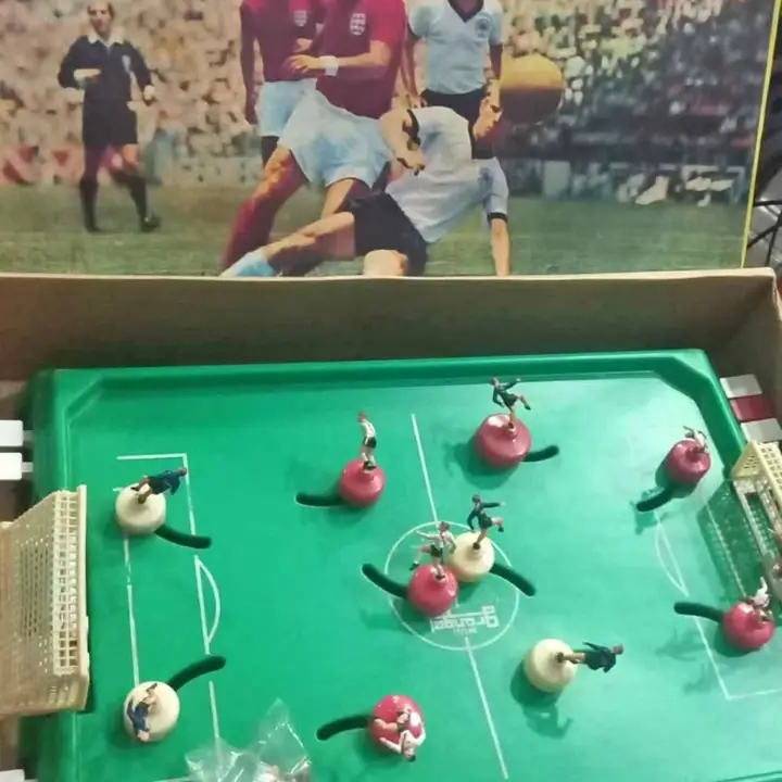 Antiguo metegol a teclas años 70