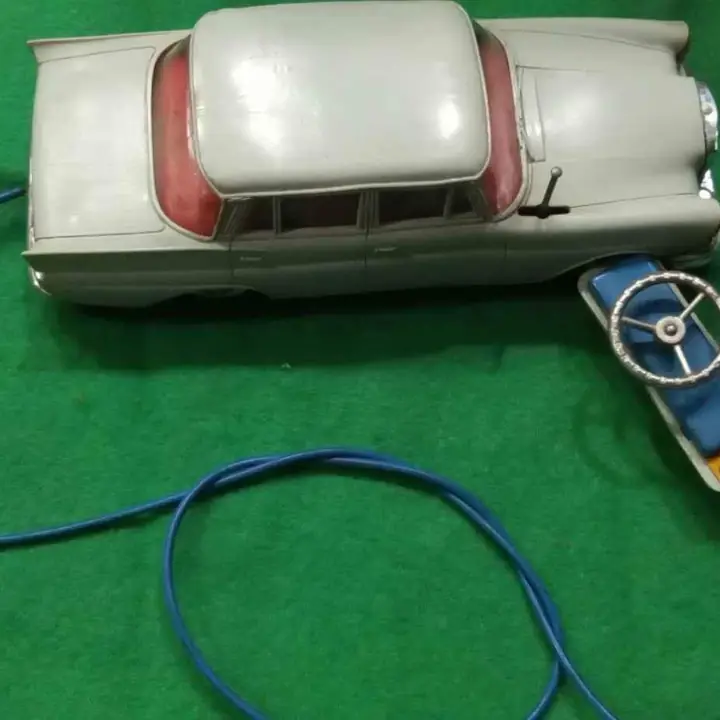 Juguete mercedes benz 220 marca Gama a reparar