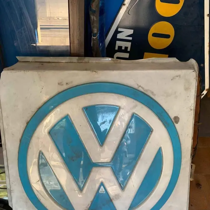 Antiguo cartel volkswagen relieve
