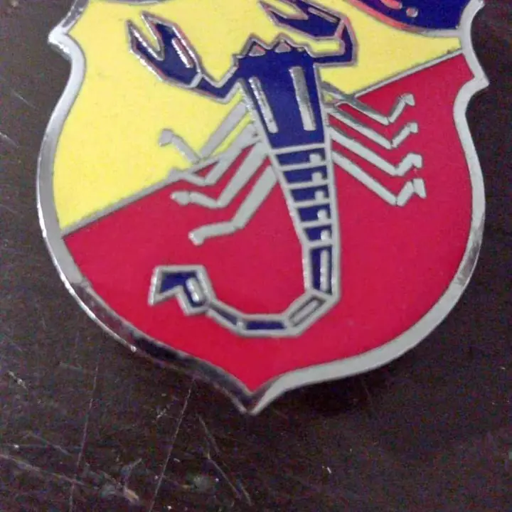 Abarth insignia esmaltada