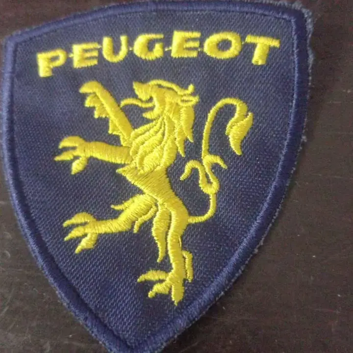 Peugeot escudo bordado