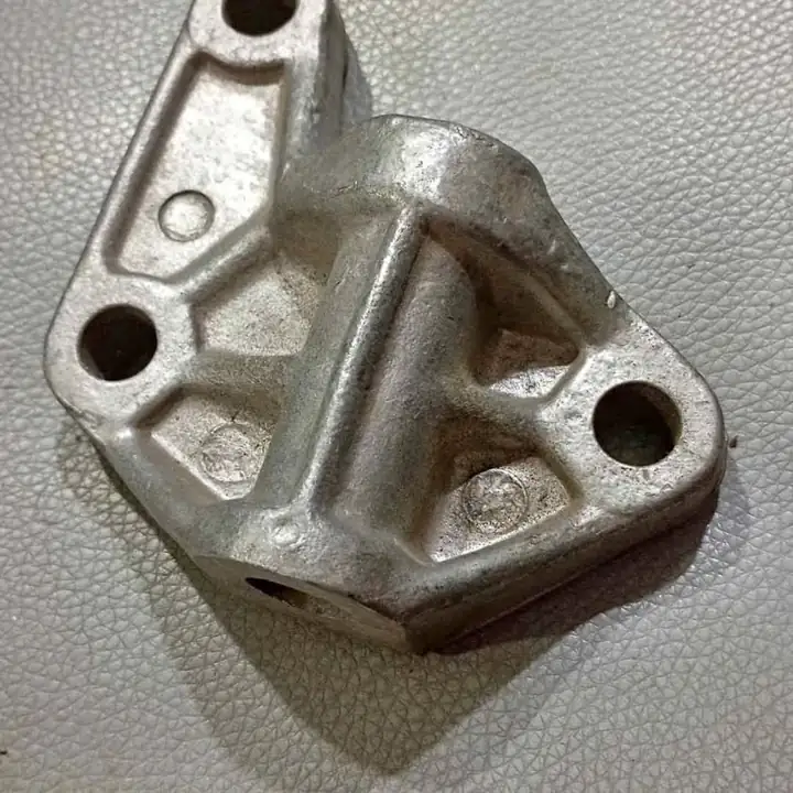 Fiat 128 soporte alternador