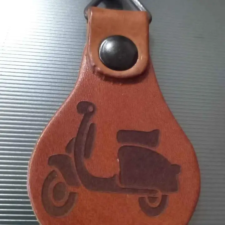 Vespa scooter siambretta llavero cuero