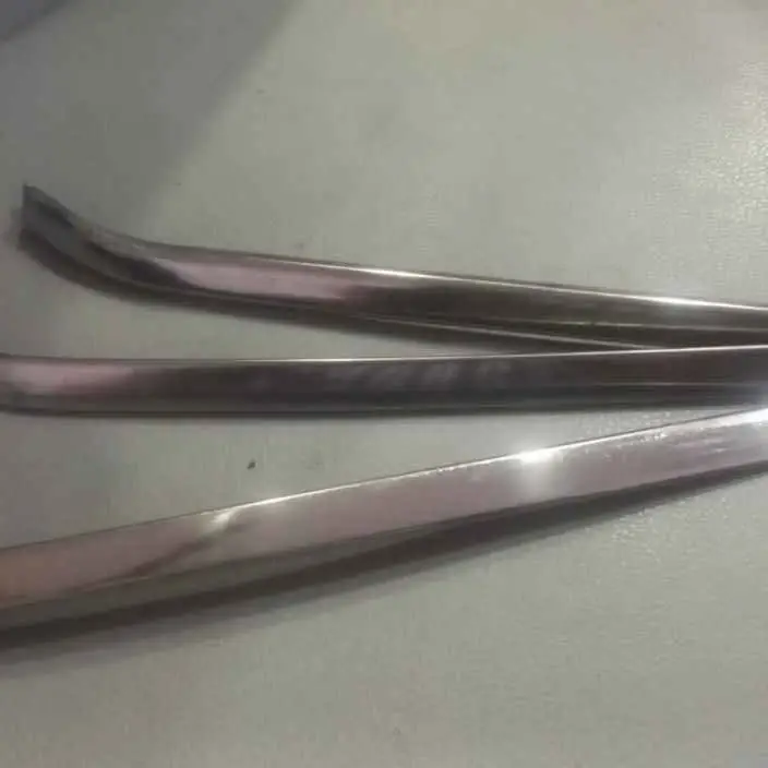 Fiat 125 moldura parante trasero derecho
