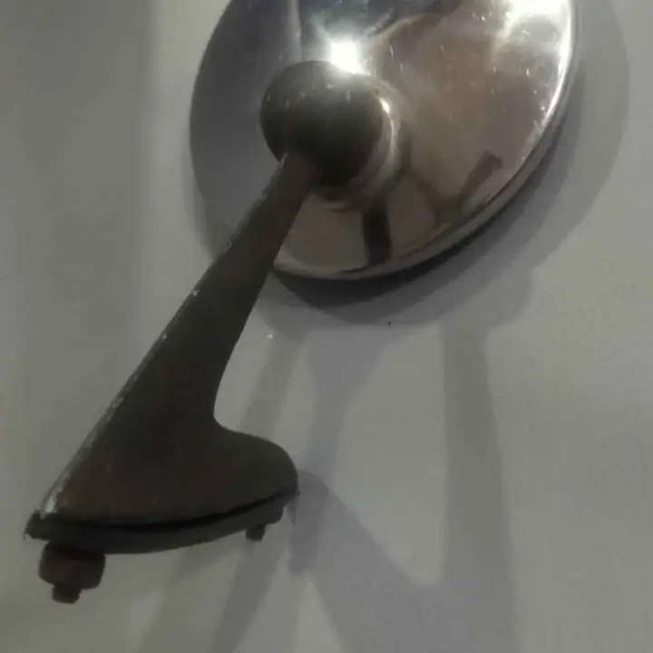 Espejo retrovisor antiguo