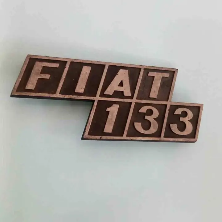 Fiat 133 insignia metalica original