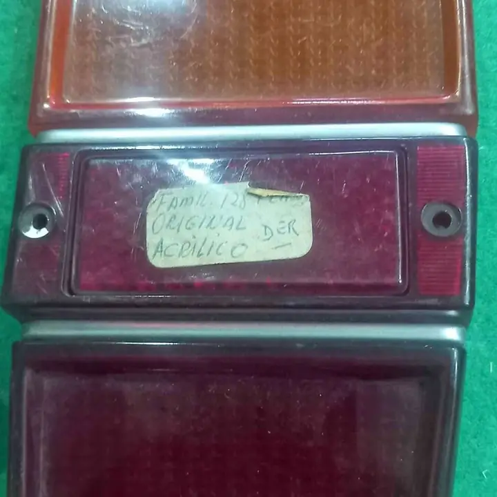 Fiat 128 familiar acrilico trasero derecho